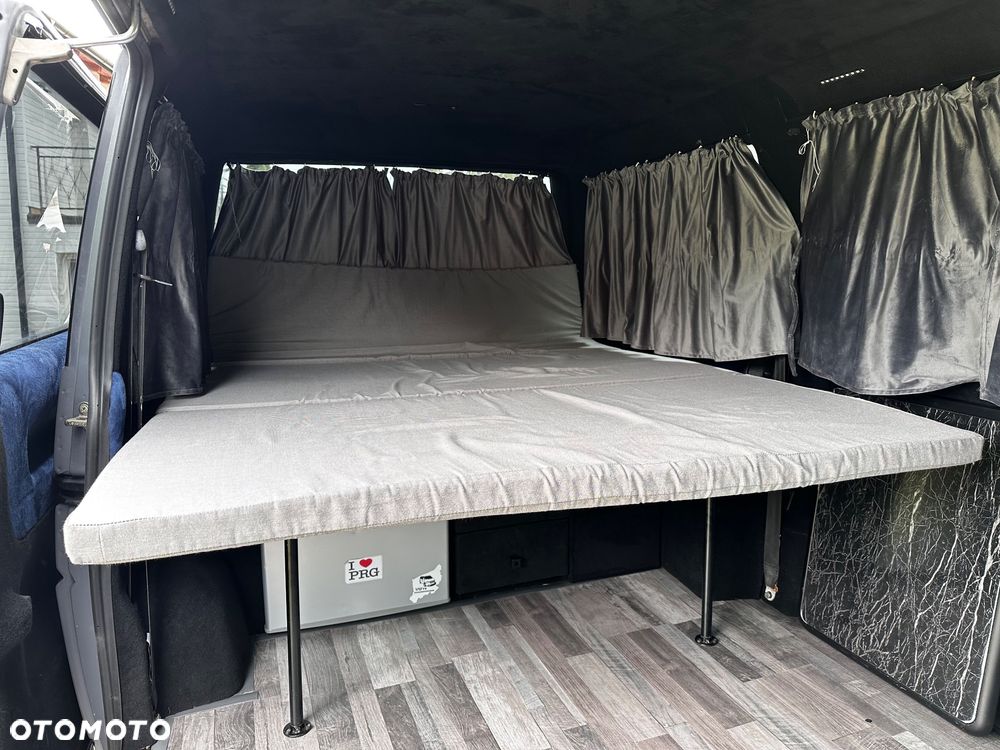 Volkswagen Multivan - 37