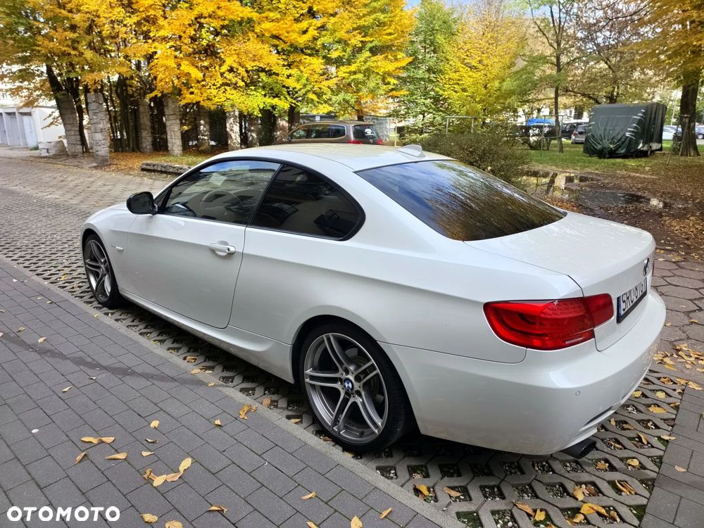BMW 320I 2012 photo 3