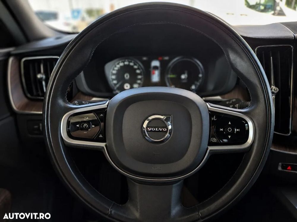 VOLVO XC60 2021 — imagine 37