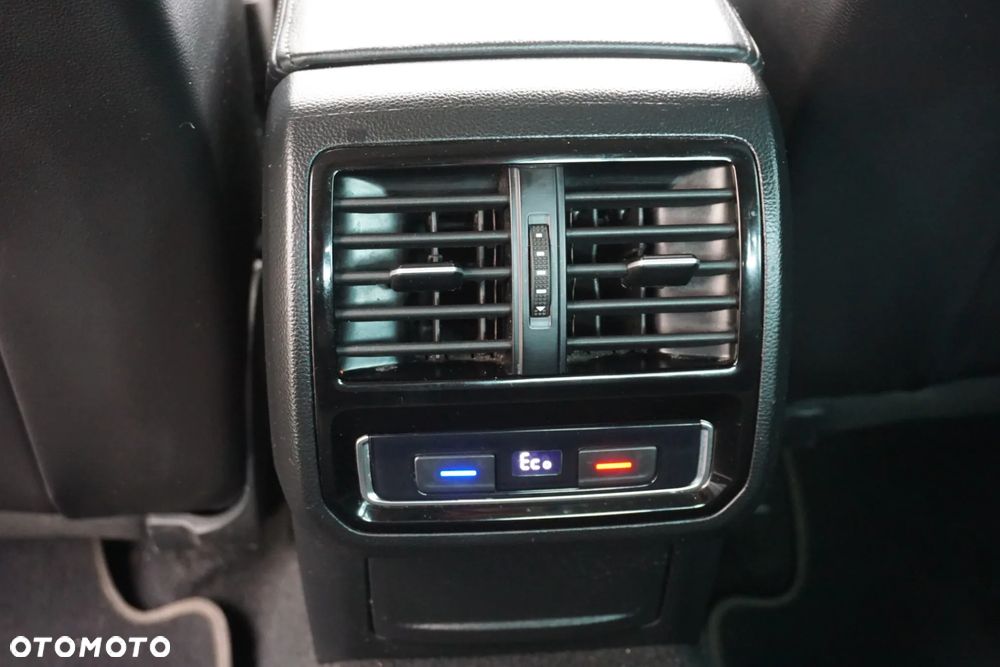 Volkswagen Passat 1.4 TSI Plug-In Hybrid GTE DSG - 24