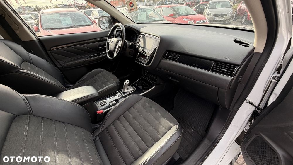Mitsubishi Outlander - 18