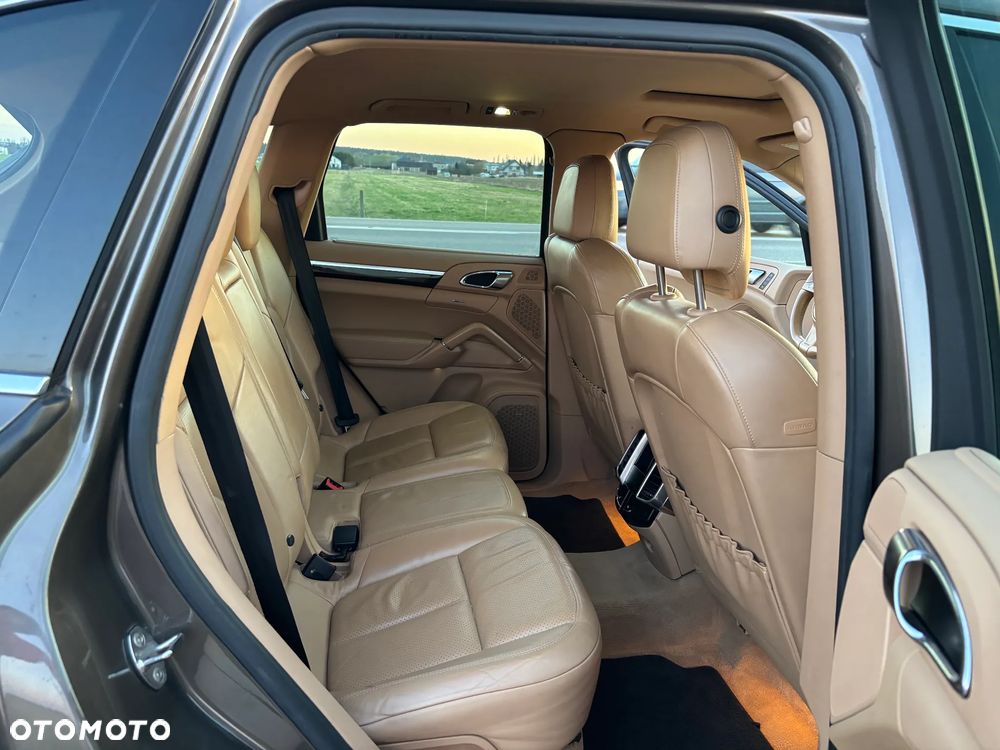 Porsche Cayenne Tiptronic S - 10