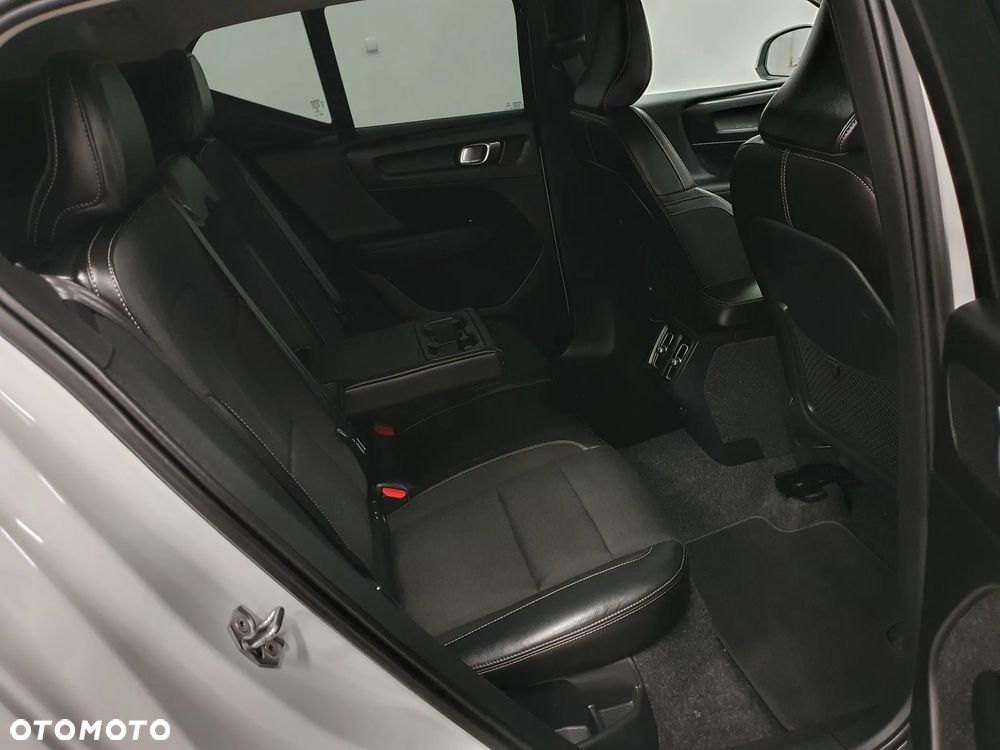 Volvo XC 40 D3 SCR R-Design - 16