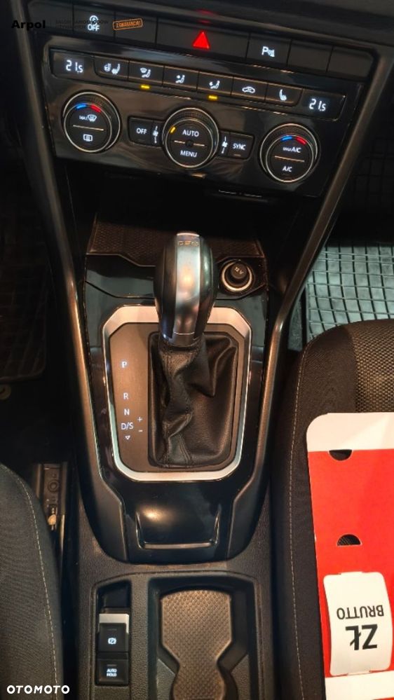 Volkswagen T-Roc - 21