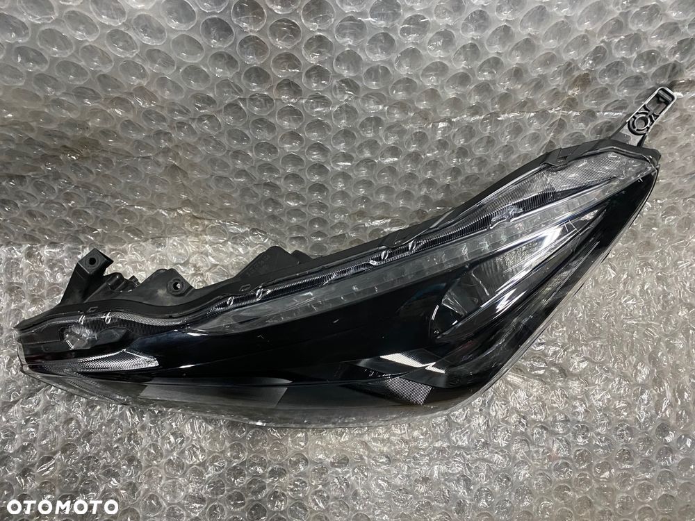 LAMPA LEWA ZWYKŁA CZARNA NISSAN MICRA K14 26060 5FA08 KOITO 100-18728 - 5