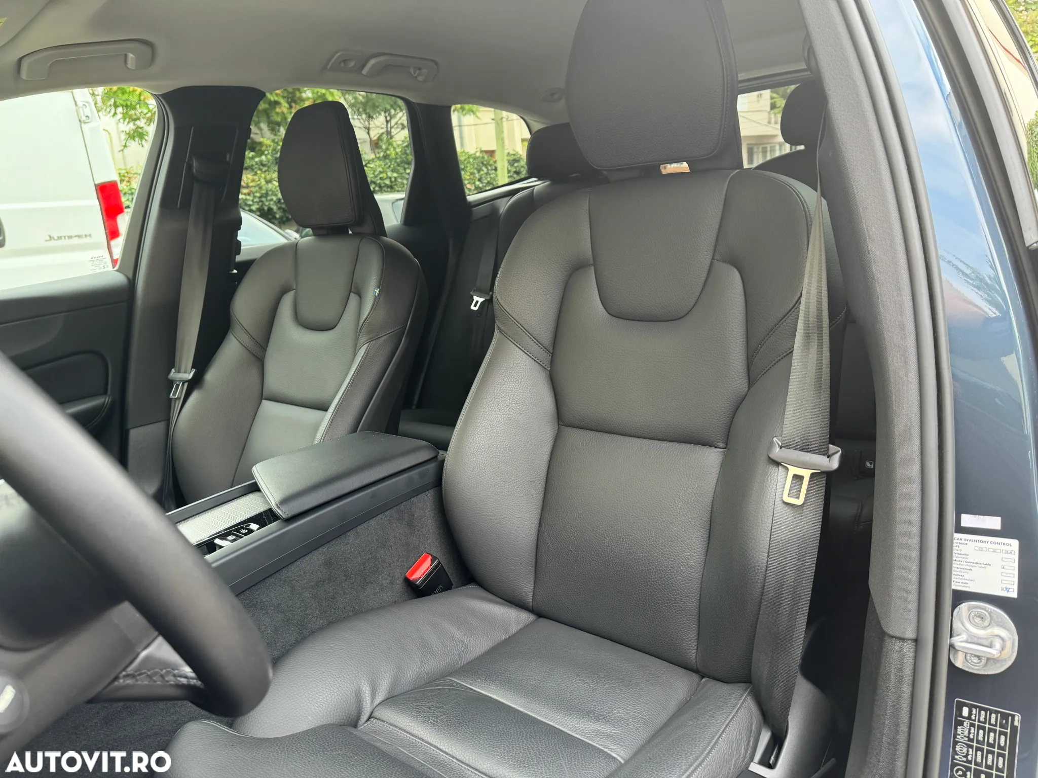 Volvo XC 60 B4 MHEV AT FWD Core - 21