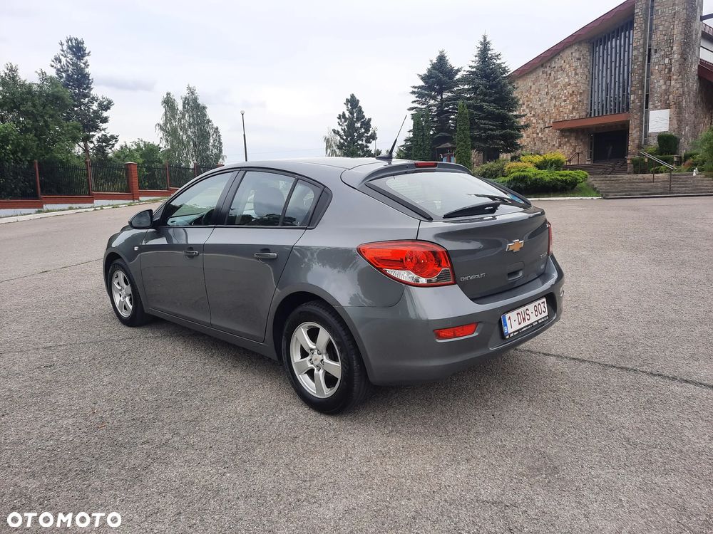 Chevrolet Cruze 1.6 LS+ - 6