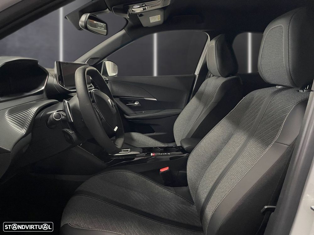 Peugeot 2008 1.2 PureTech Allure EAT8 - 7