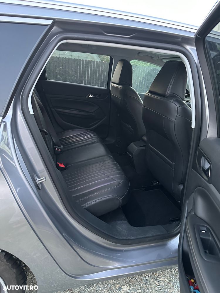 Peugeot 308 - 8