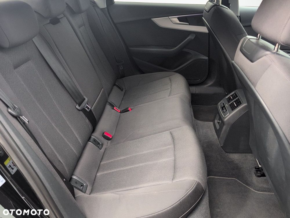 Audi A4 Limousine 35 TFSI mHEV Advanced S tronic - 11