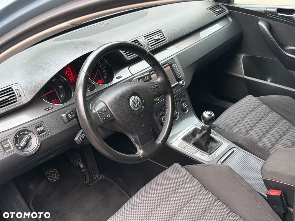 Volkswagen Passat - 27