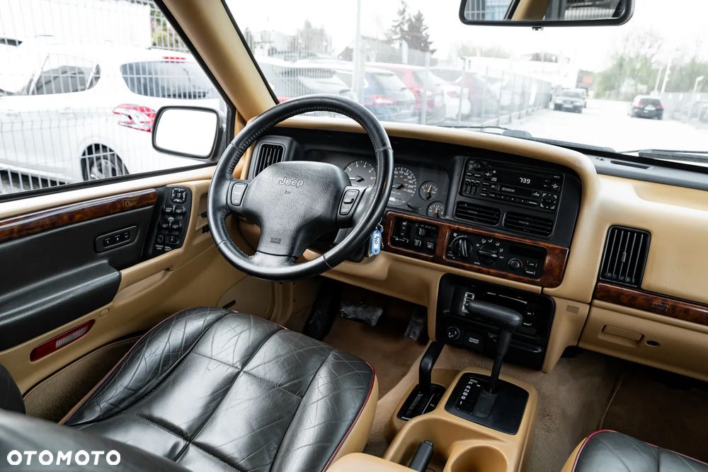 Jeep Grand Cherokee - 28