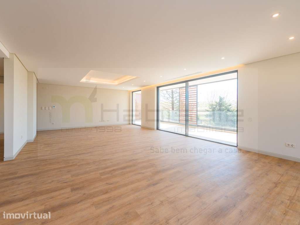 T2 com Terraço e Box em Condomínio de Luxo com Piscina, Ginásio e S... - Grande imagem: 2/30