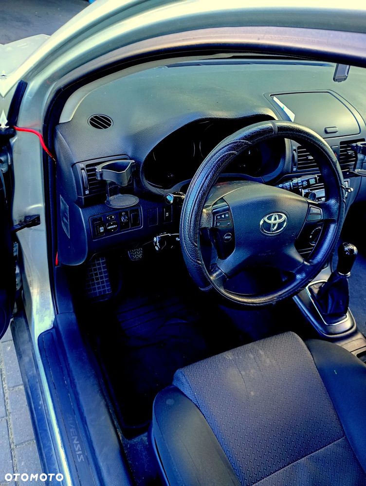 Toyota Avensis - 16