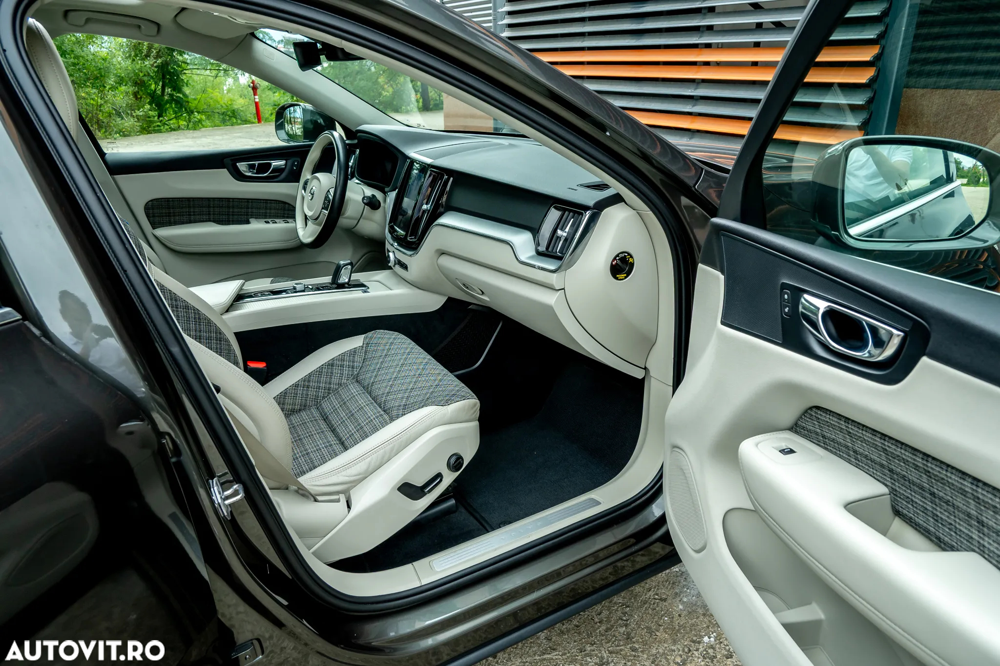 Volvo XC 60 T8 Twin Engine AWD Geartronic Inscription - 30