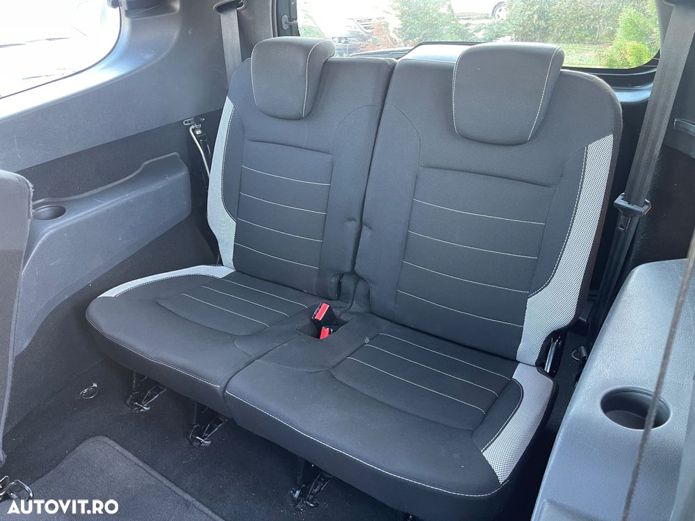 Dacia Lodgy 1.2 TCe 115 CP Stepway - 13