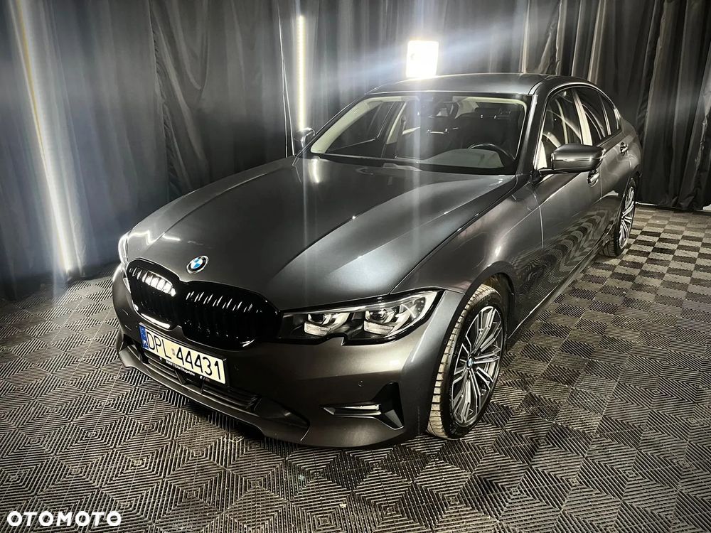 BMW Seria 3 320d xDrive mHEV - 4