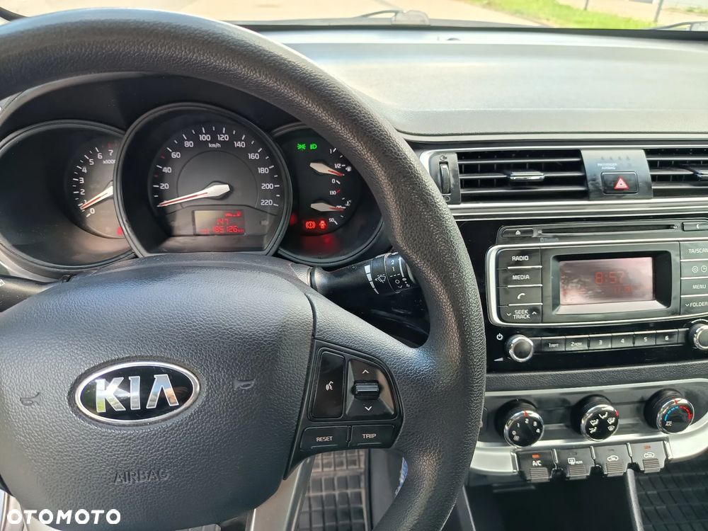 Kia Rio 1.4 M - 12