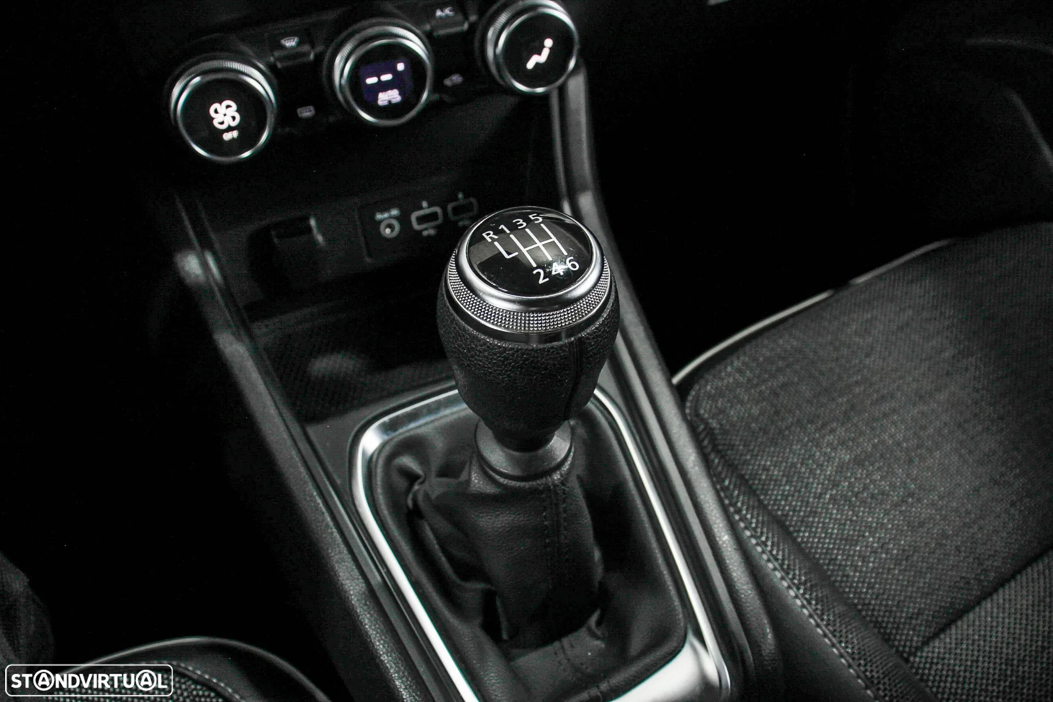 Renault Captur 1.0 TCe Techno Bi-Fuel - 42