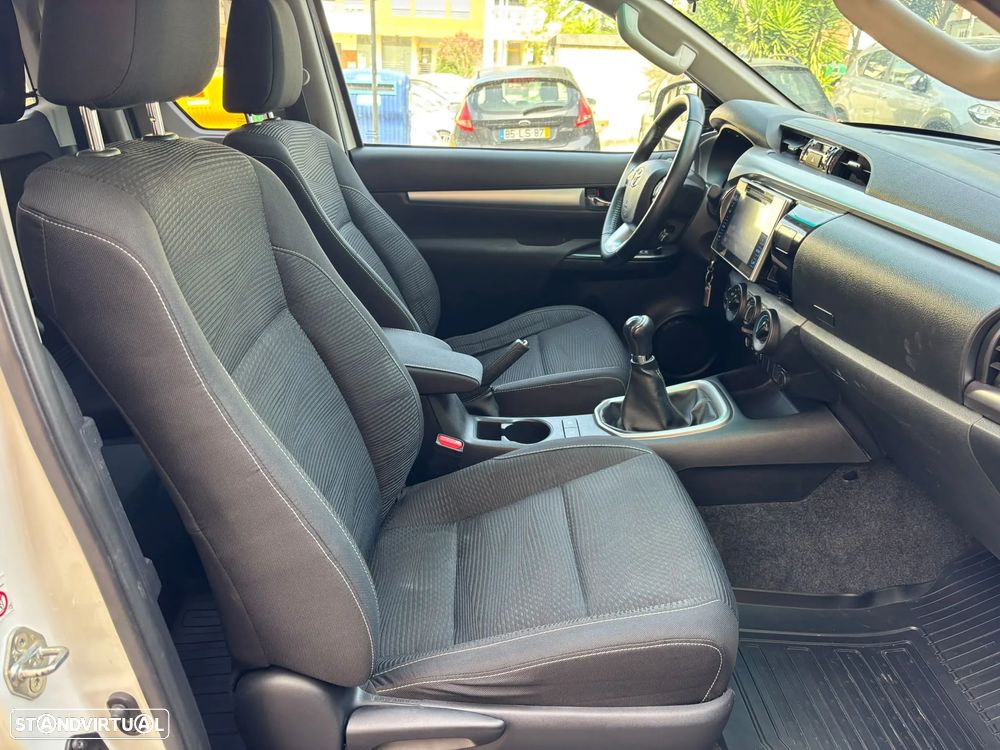 Toyota 2.4 D-4D 4WD 150cv - JLL - AC - CÂMERA - 4 LUGARES !!!! - 7