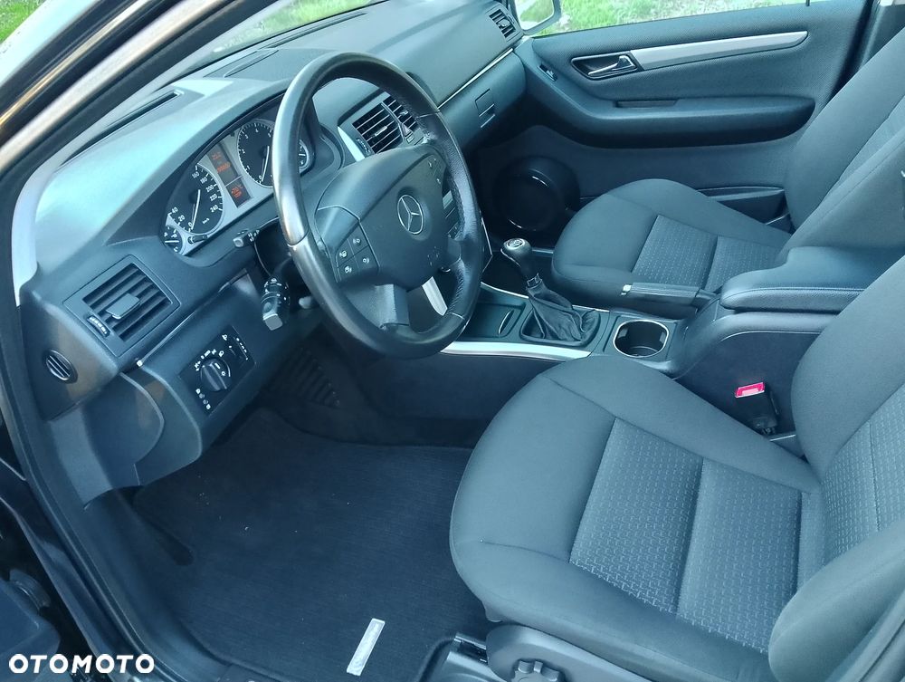 Mercedes-Benz Klasa B 180 BlueEFFICIENCY SPORT EDITION - 13