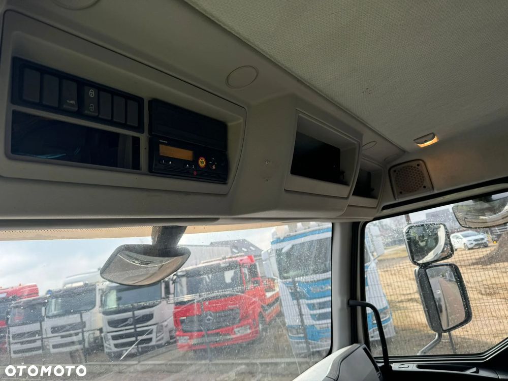 Volvo FL 4X2 - 8