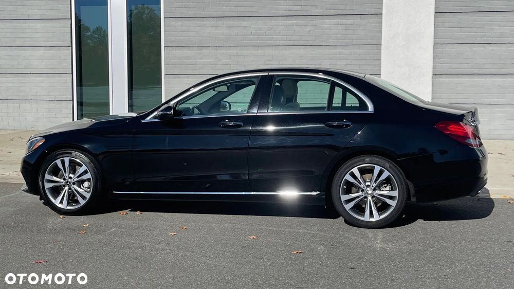 Mercedes-Benz Klasa C 300 9G-TRONIC Exclusive - 3