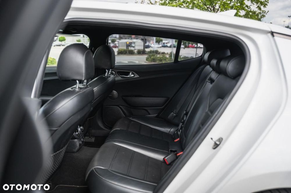 Kia Stinger - 31
