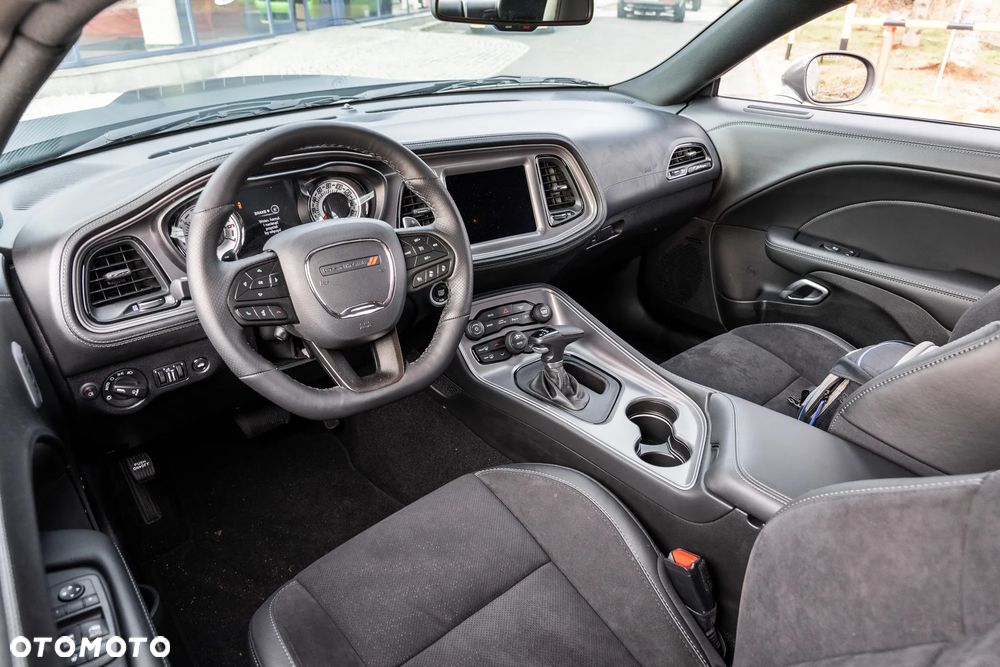 Dodge Challenger - 33