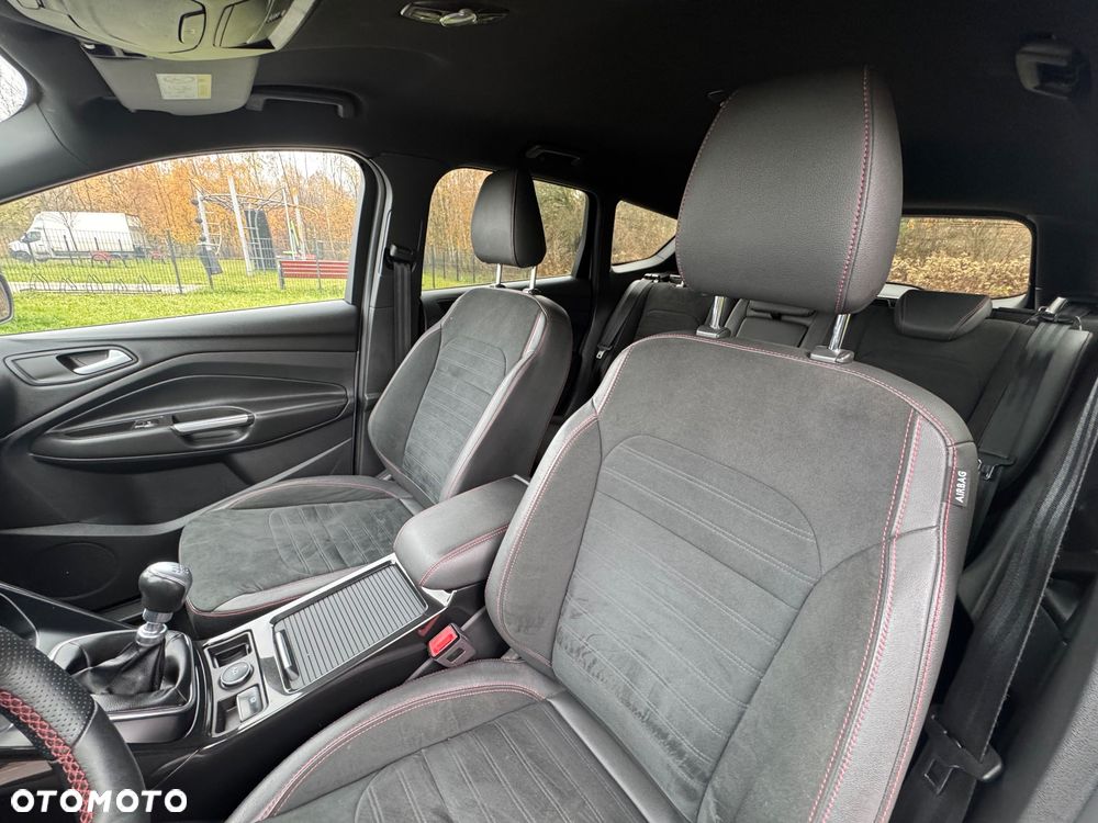 Ford Kuga 1.5 EcoBoost 2x4 ST-Line - 27