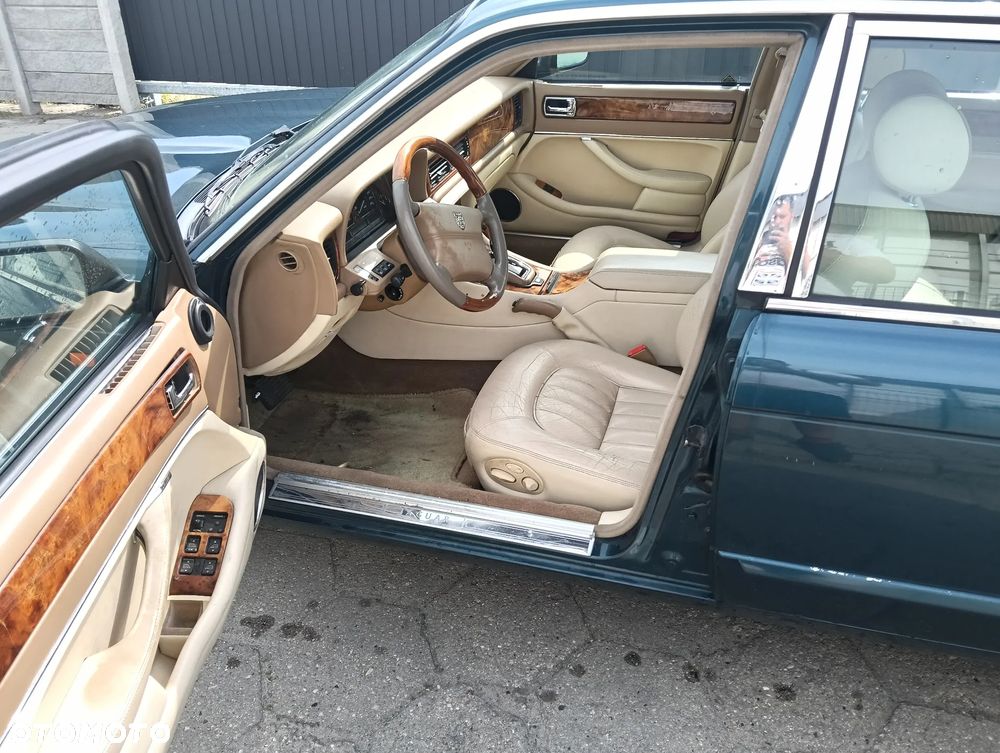 Jaguar XJ - 9
