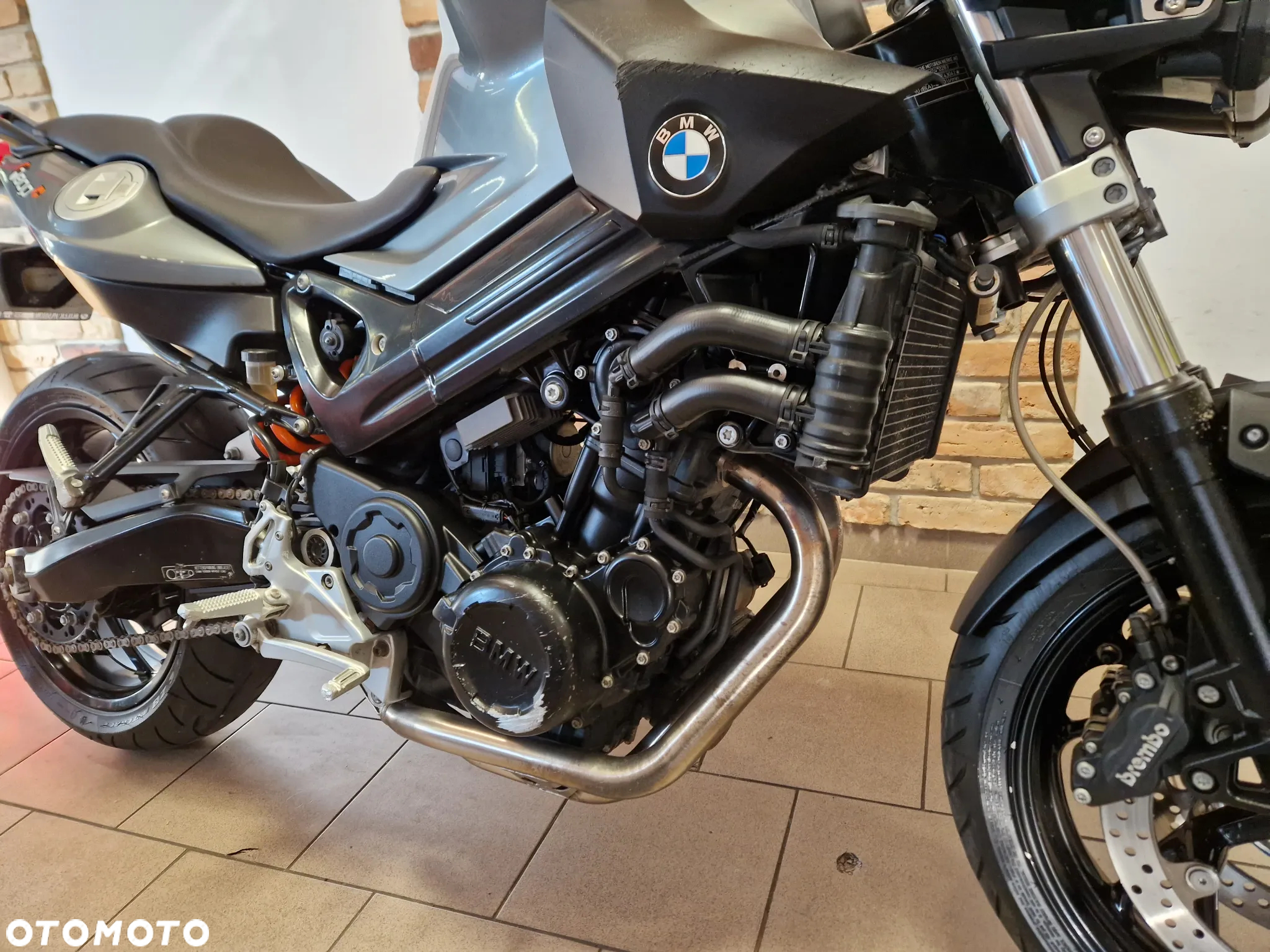 BMW F - 12