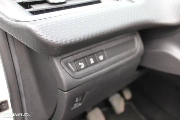 Peugeot 2008 1.2 PureTech Allure - 22