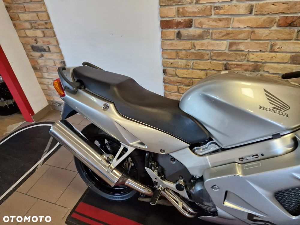 Honda VFR - 25
