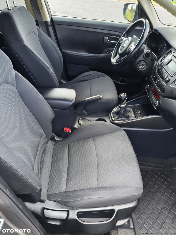 Kia Carens - 16