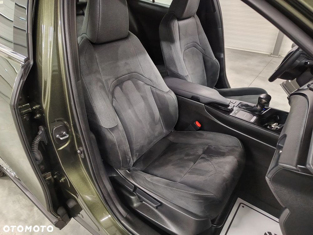 Lexus UX 250h Elegance 2WD - 31