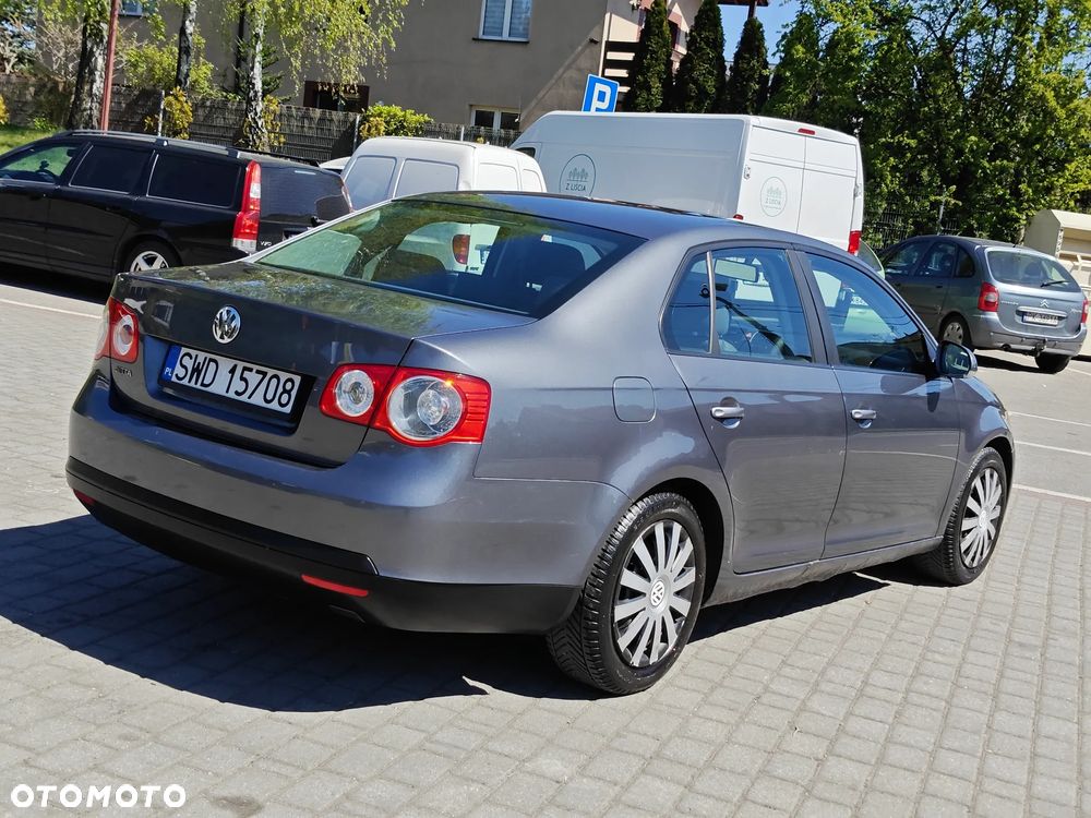 Volkswagen Jetta 1.6 Freestyle - 18