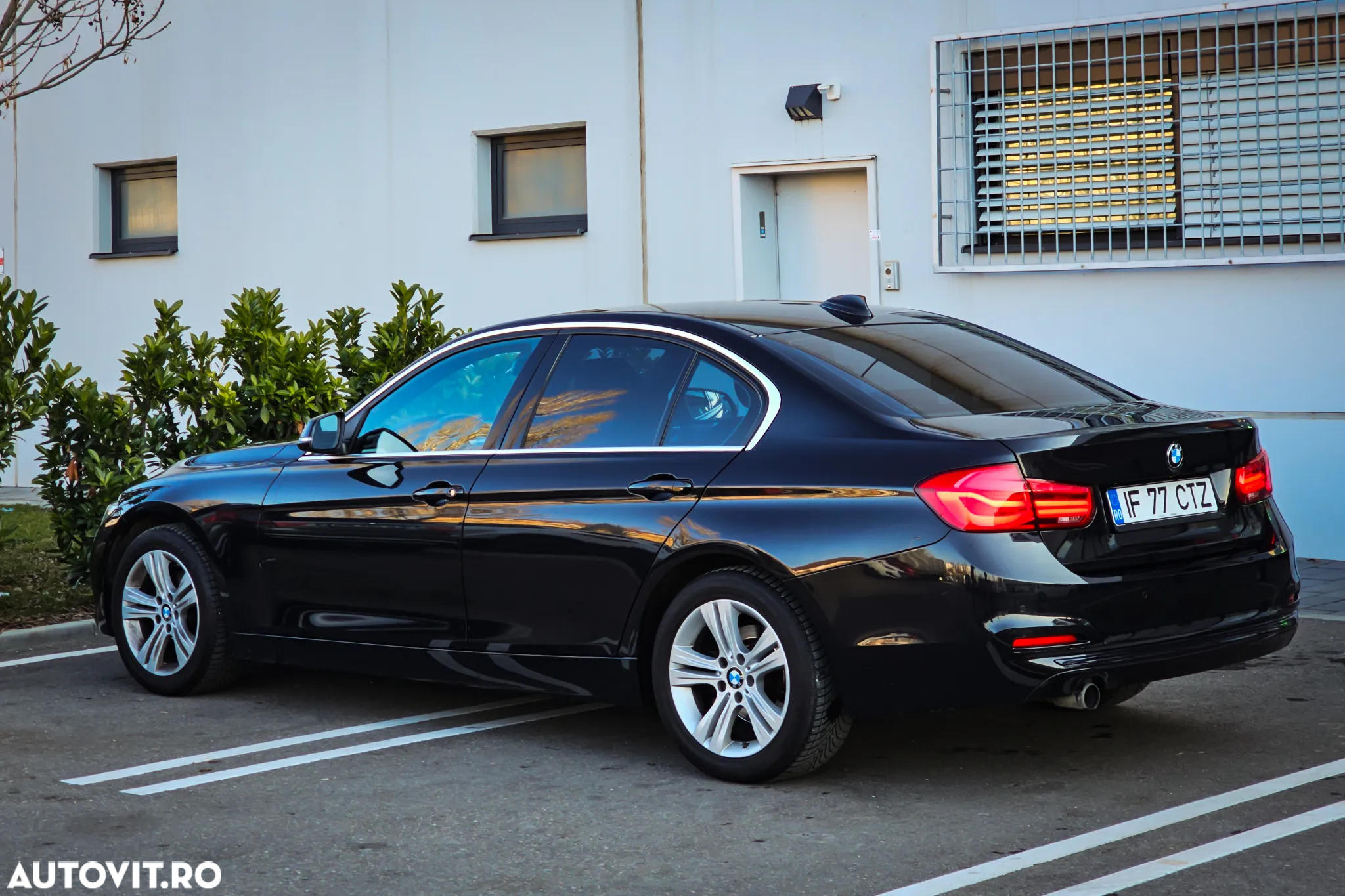 BMW Seria 3 318i Aut. Sport Line - 7