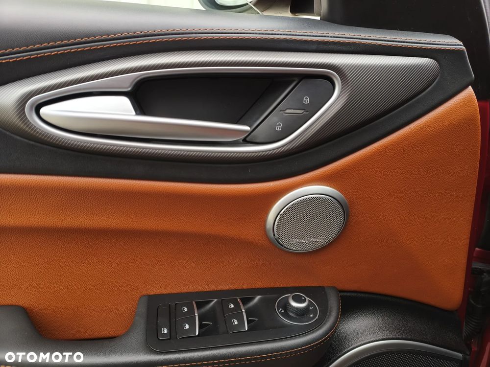 Alfa Romeo Giulia 2.0 Turbo 16V AT8-Q4 Competizione - 6