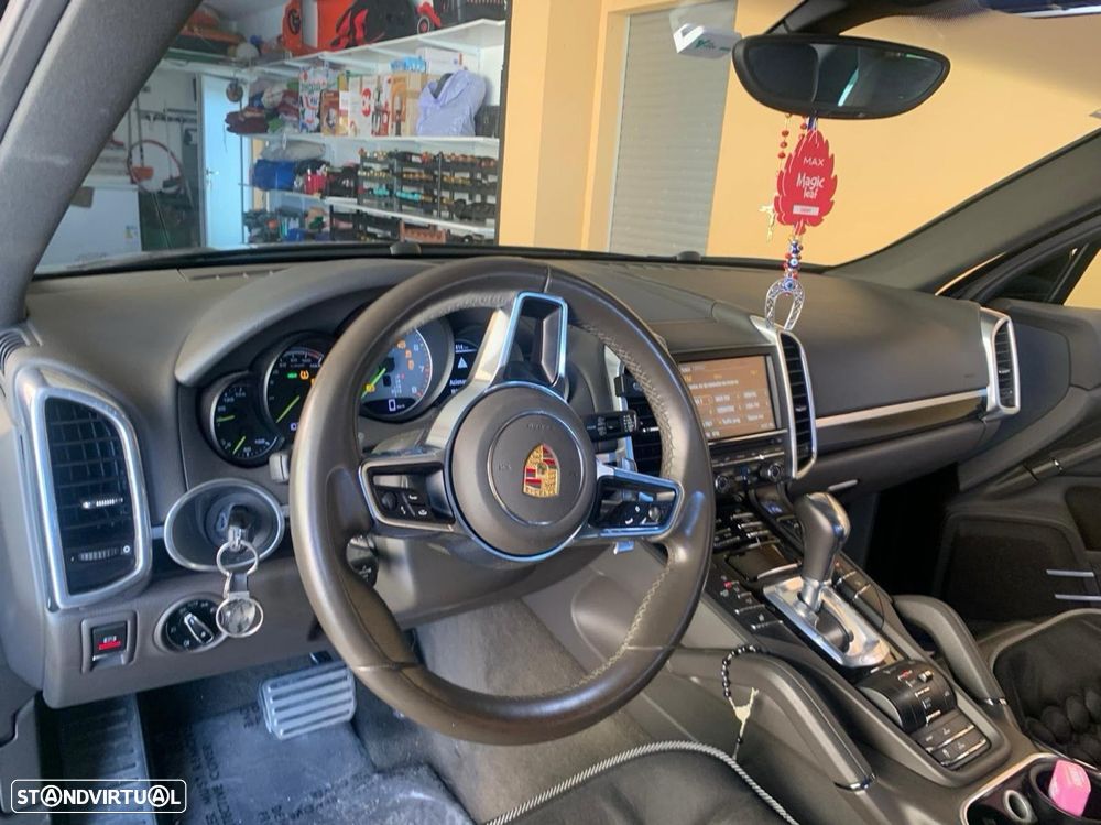 Porsche Cayenne Tiptronic S - 16