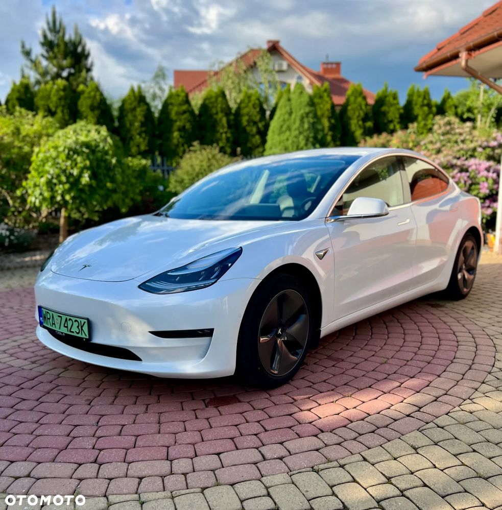 Tesla Model 3 - 1