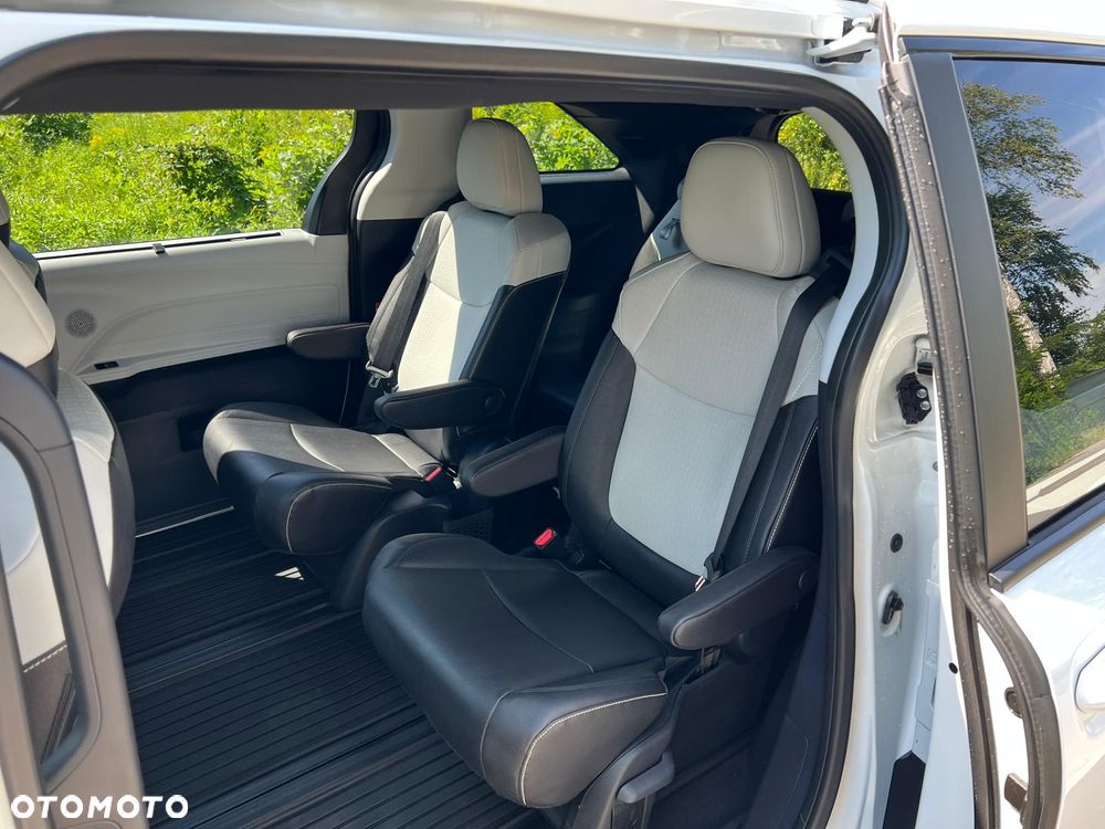 Toyota Sienna - 18