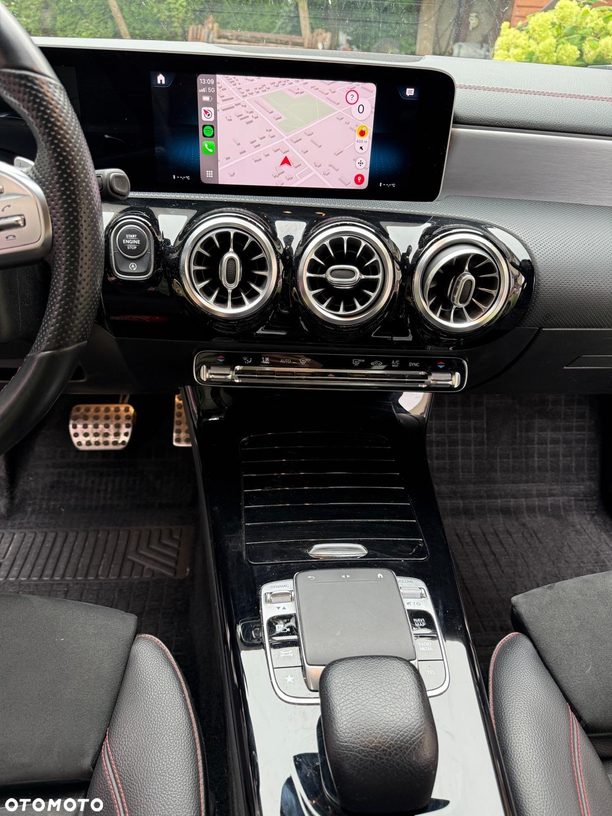 Mercedes-Benz CLA - 12