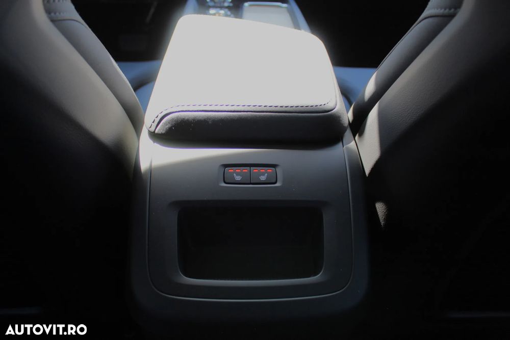 Volvo XC 60 B5 AT AWD MHEV Plus Dark - 31