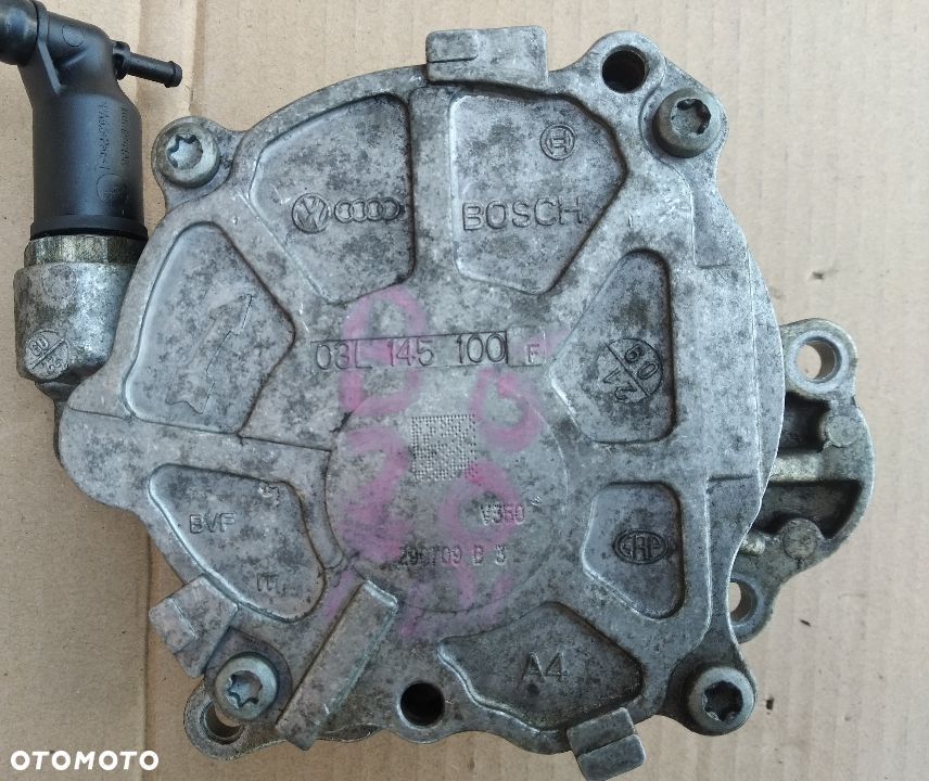 VW Golf VI 6 Passat 1.6 2.0 TDI vacum pompa vacu pompa 03L145100  03L100J - 2