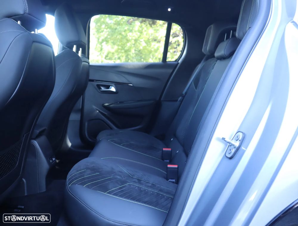 Peugeot e-208 GT - 25