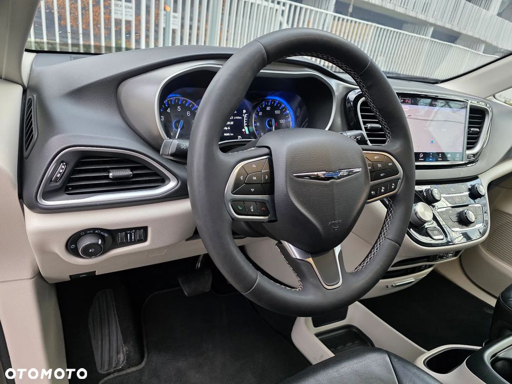 Chrysler Pacifica - 6