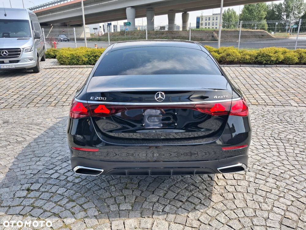 Mercedes-Benz Klasa E 200 mHEV 4-Matic AMG 9G-Tronic - 6
