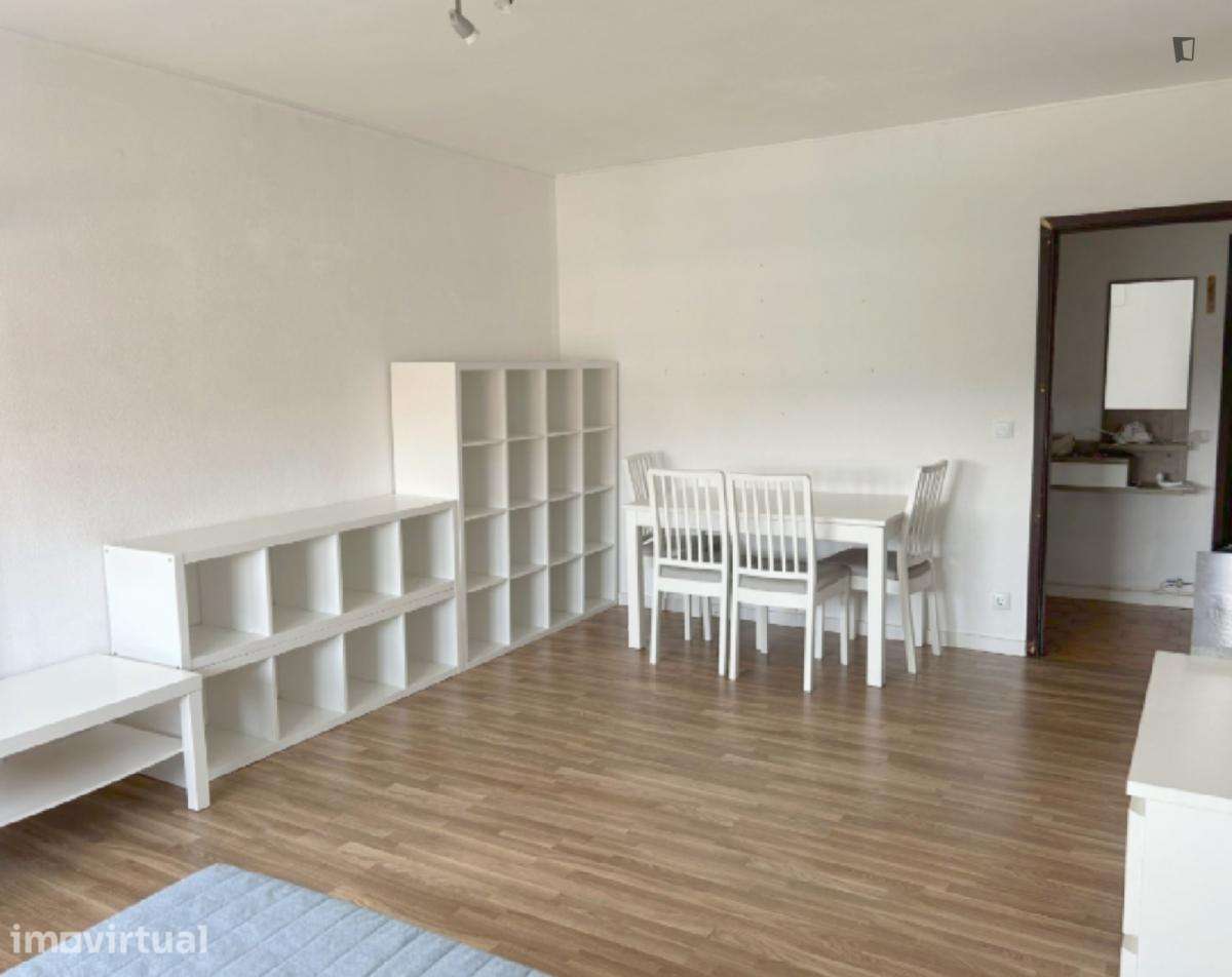 Quarto - localizado em Matosinhos Porto - Grande imagem: 3/5