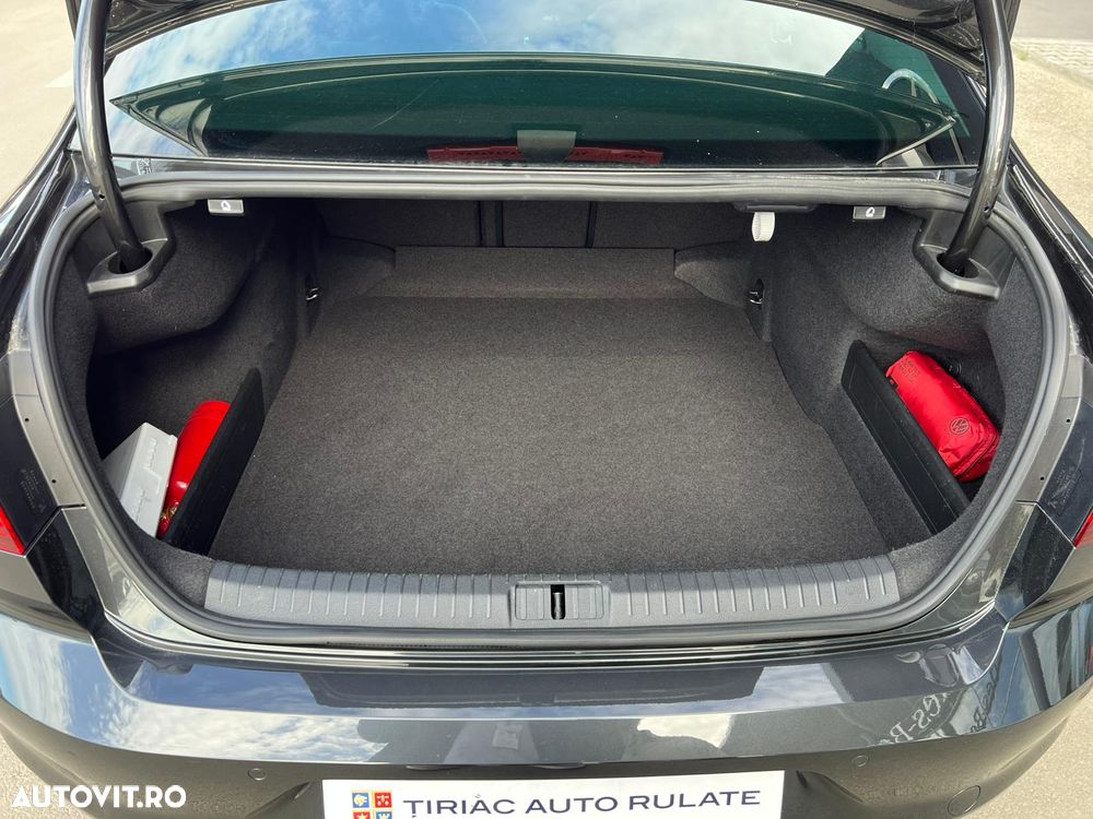 Volkswagen Passat 2.0 TDI DSG Comfortline - 18